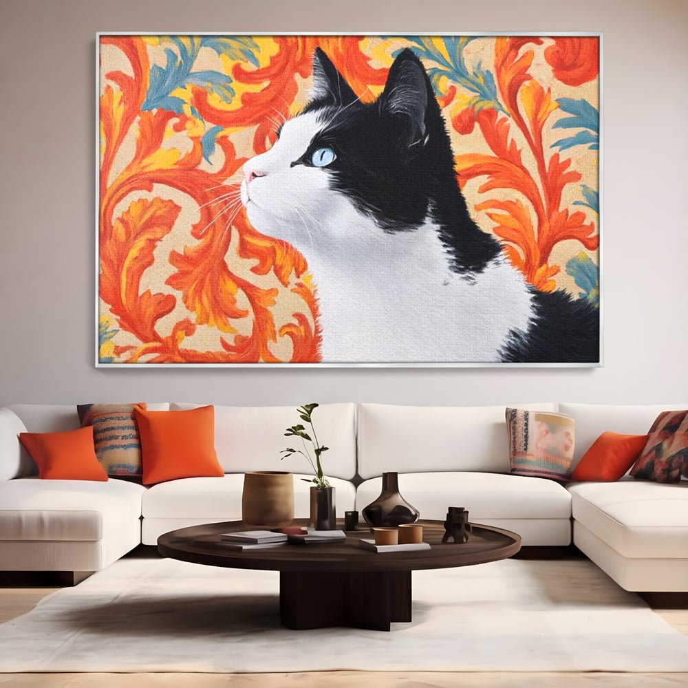 Tablou canvas cu tablou canvas cu pisica si fundal floral, in rama de aluminiu argintiu, pe perete intr-un living